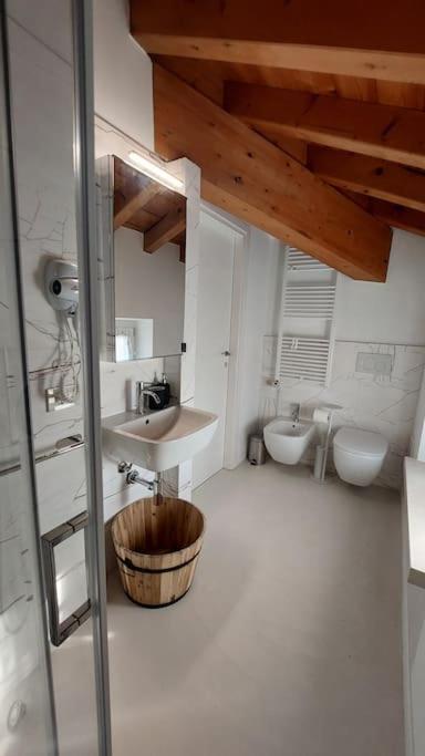 Sui Tetti Di Valeggio - Holiday Apartment Валеджо-суль-Мінчо Екстер'єр фото